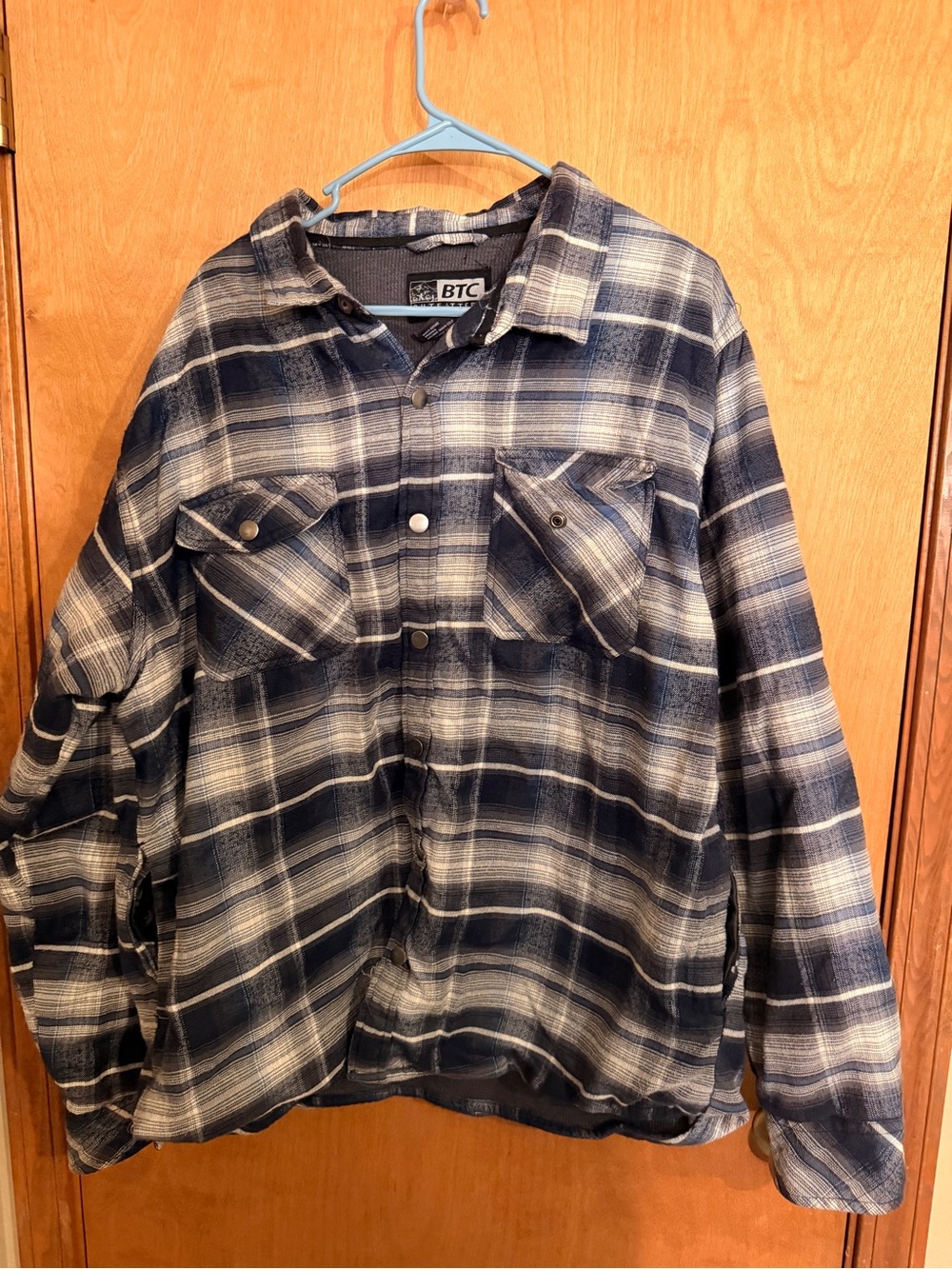 BTC Outfitters Navy and White Plaid Button-Up Shirt Mens Size XL